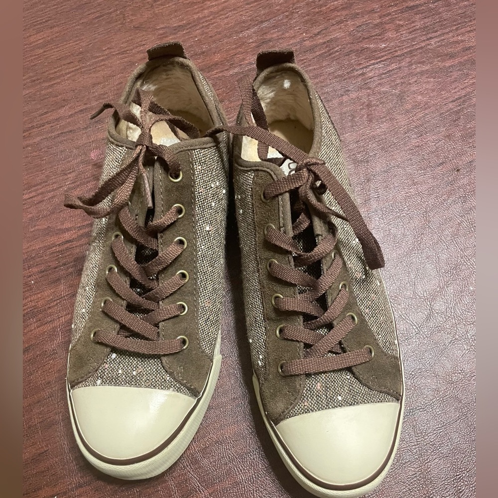 Women’s UGG brown tweed sneakers, lightly worn, size 8.5
